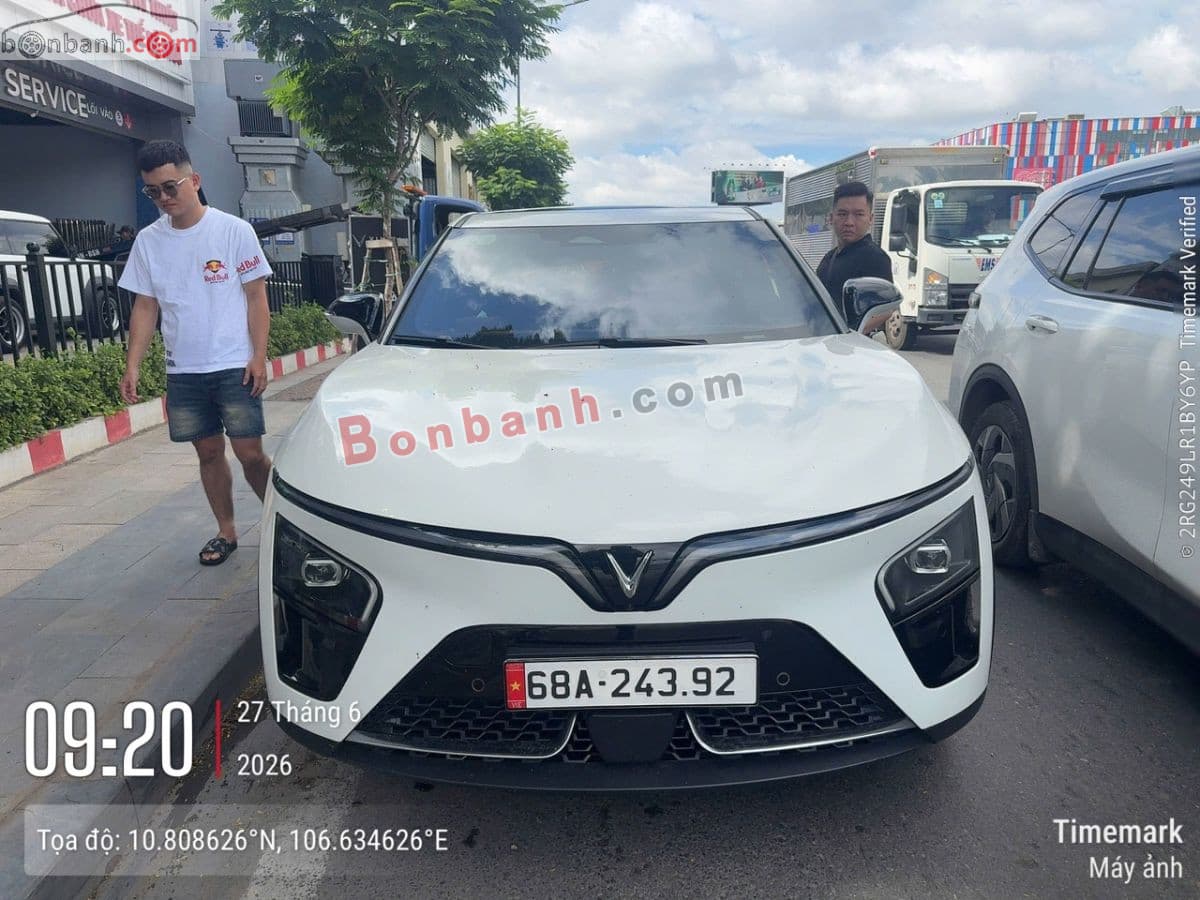 2025 VinFast VF7 Plus AWD