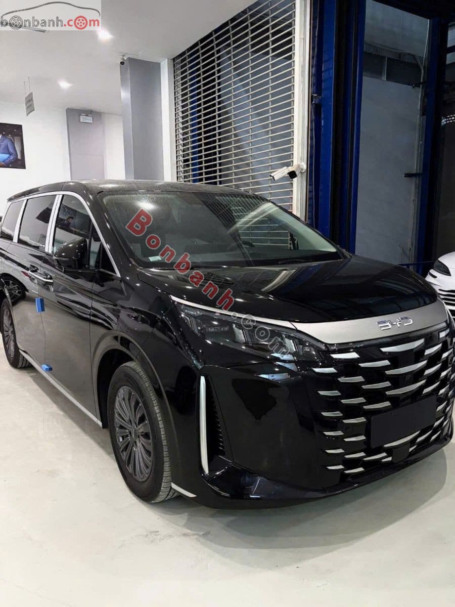 2026 BYD M9 Premium