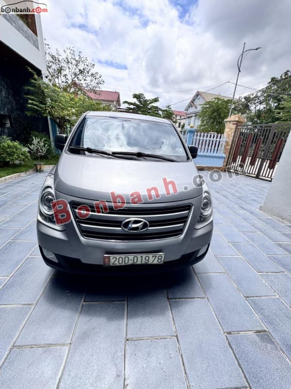 2016 Hyundai Grand Starex Van 2.5 MT