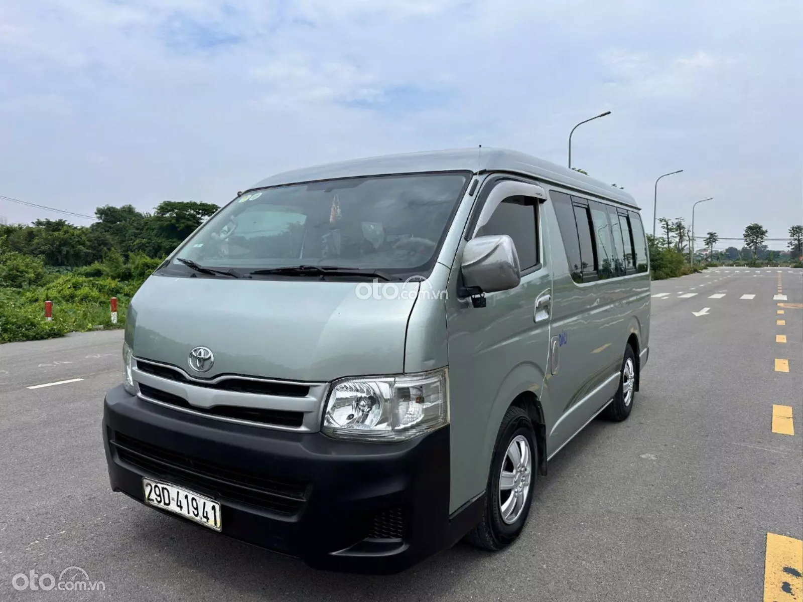 2010 Toyota Hiace - ảnh nhỏ 2