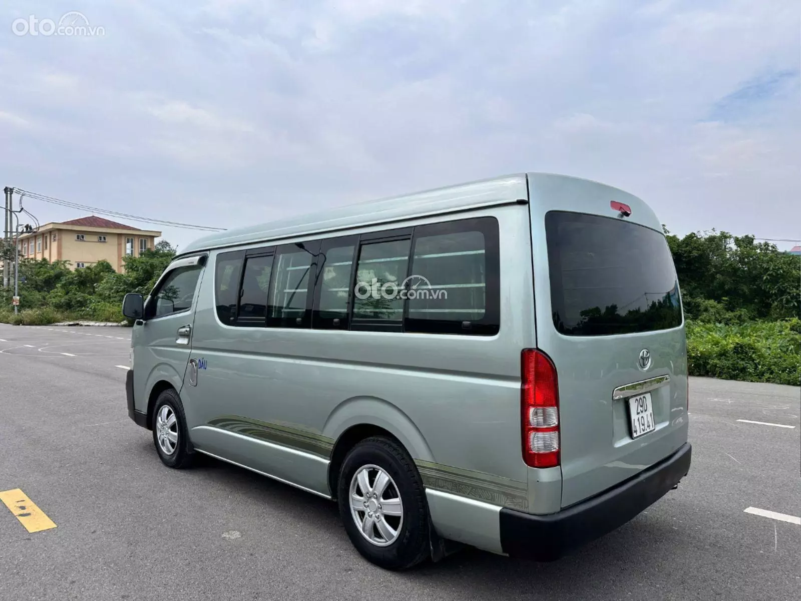 2010 Toyota Hiace - ảnh nhỏ 3