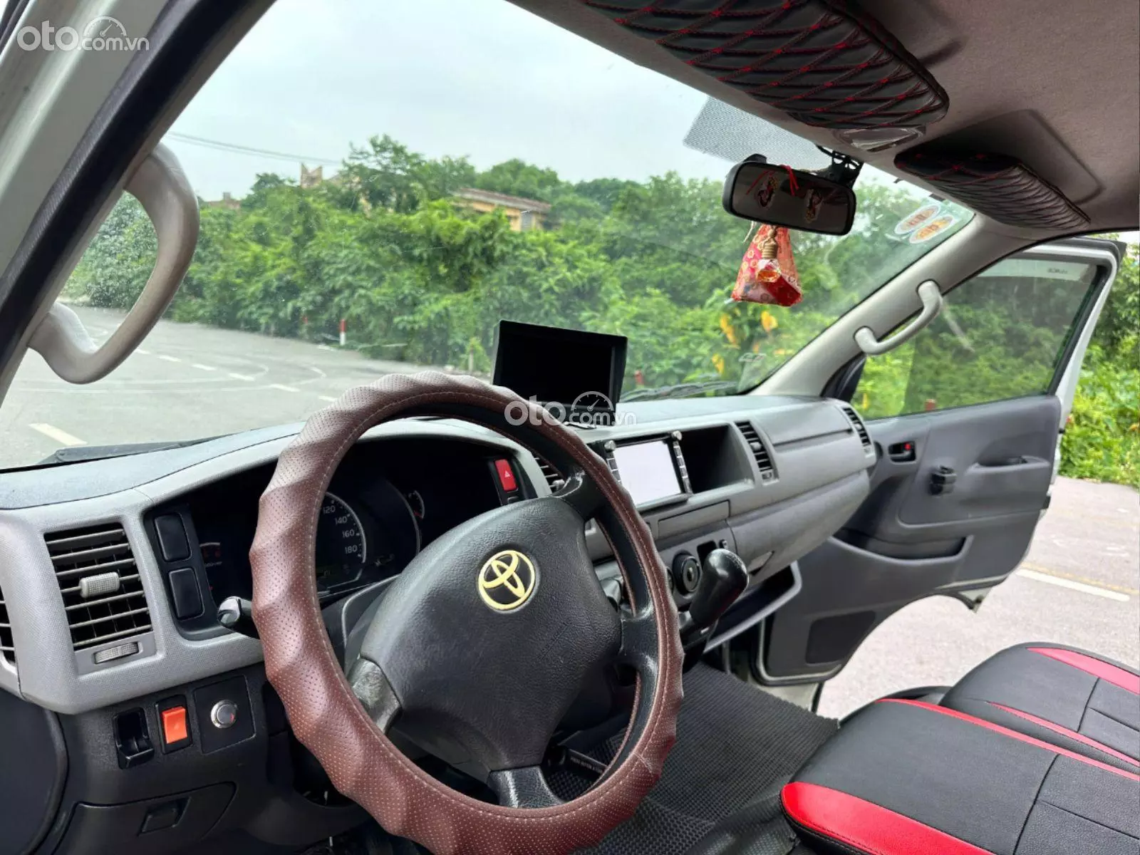 2010 Toyota Hiace - ảnh nhỏ 8
