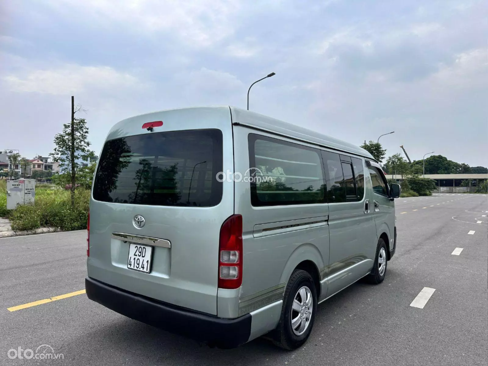2010 Toyota Hiace - ảnh nhỏ 5