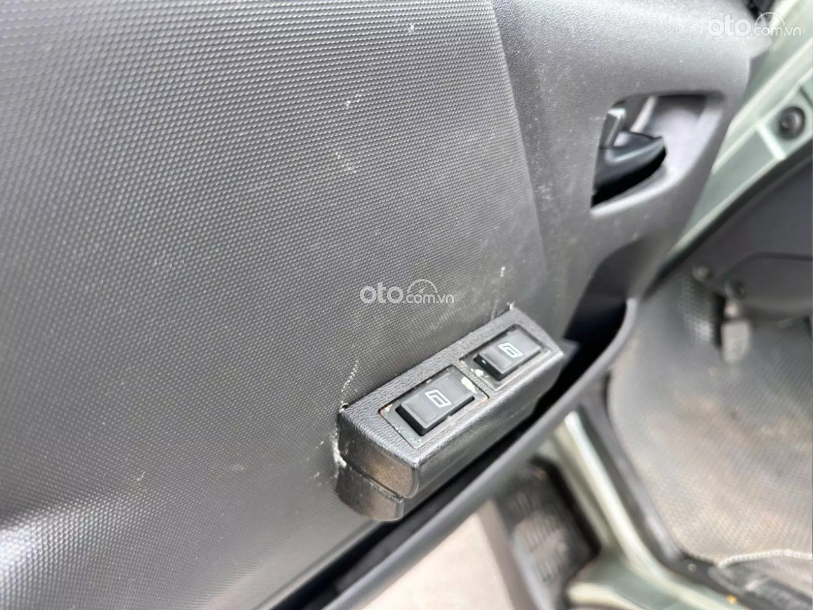 2010 Toyota Hiace - ảnh nhỏ 12