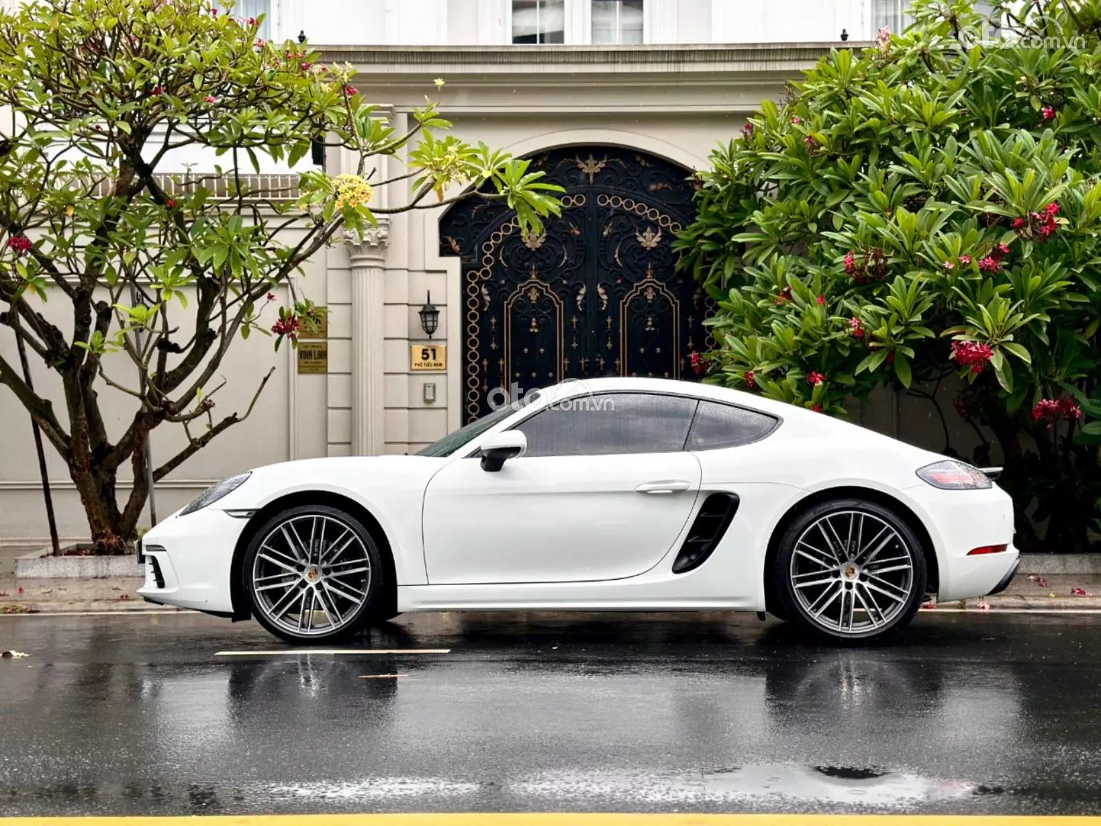 2023 Porsche Cayman