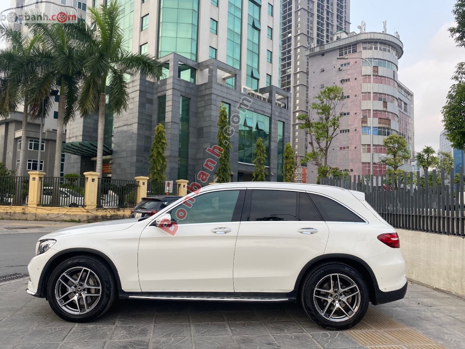 2017 Mercedes-Benz GLC 300 4Matic - ảnh nhỏ 3