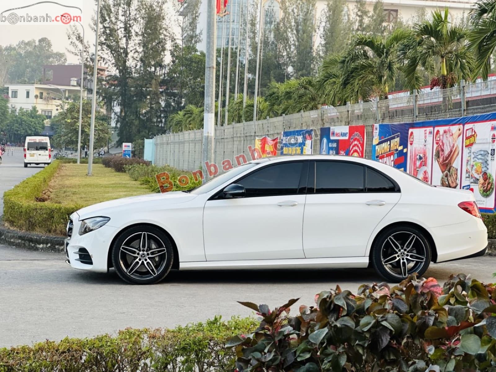 2019 Mercedes-Benz E class E300 AMG - ảnh nhỏ 3