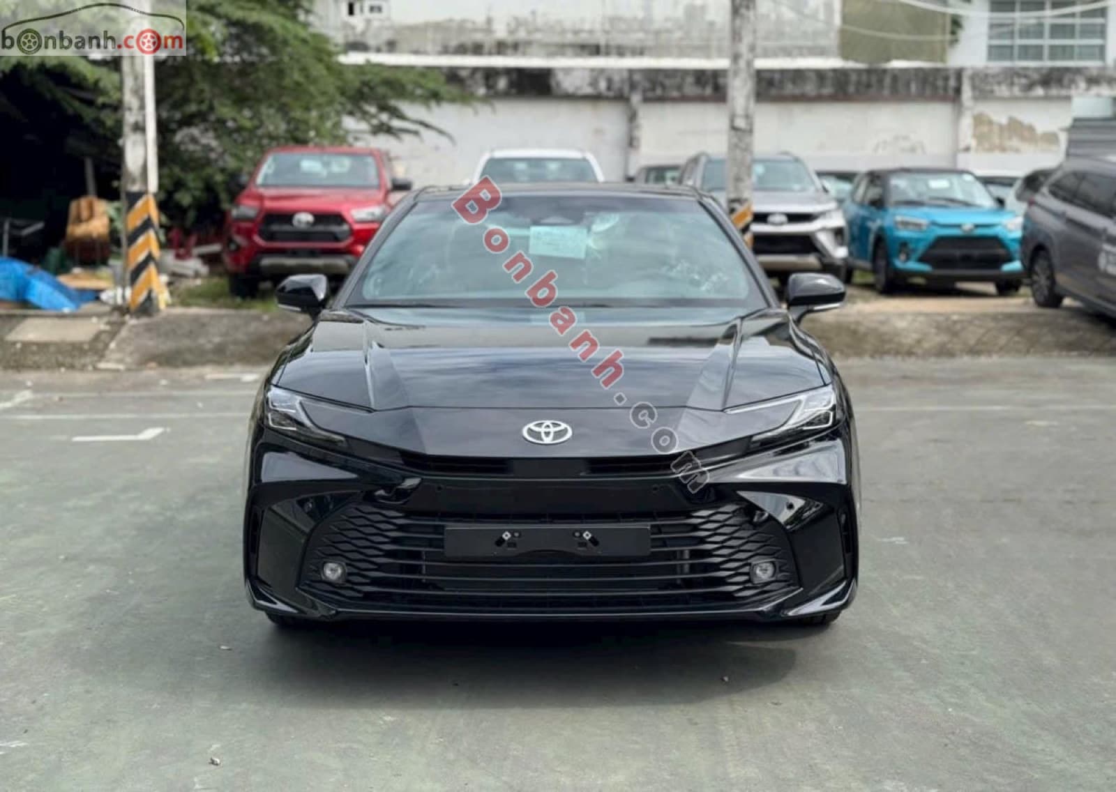 2026 Toyota Camry 2.5 HEV Mid