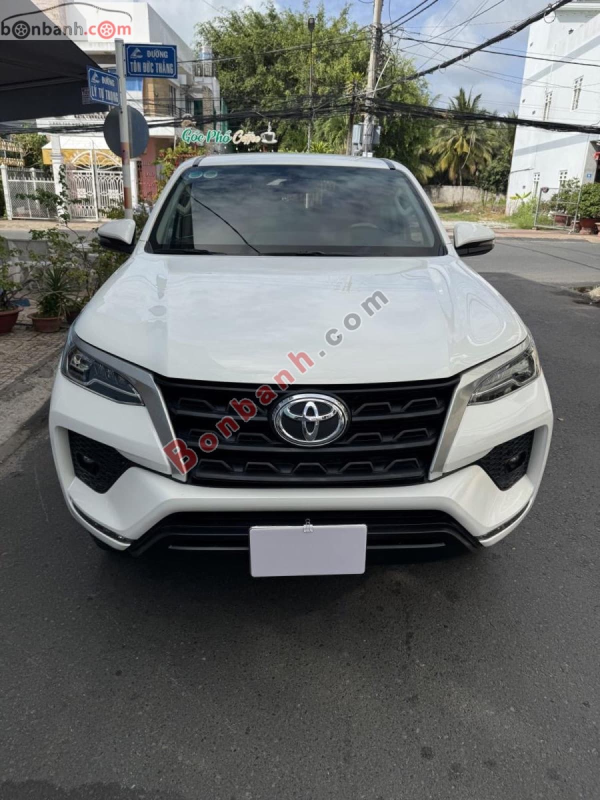 2022 Toyota Fortuner 2.4L 4x2 MT