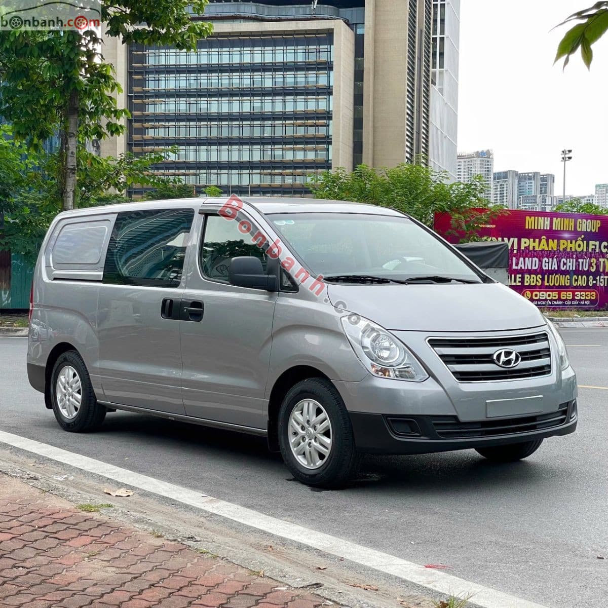 2016 Hyundai Grand Starex Van 2.4 MT