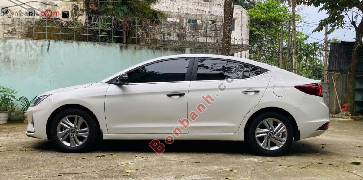 2022 Hyundai Elantra 1.6 AT