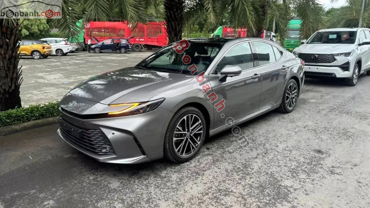 2026 Toyota Camry 2.5 HEV Top