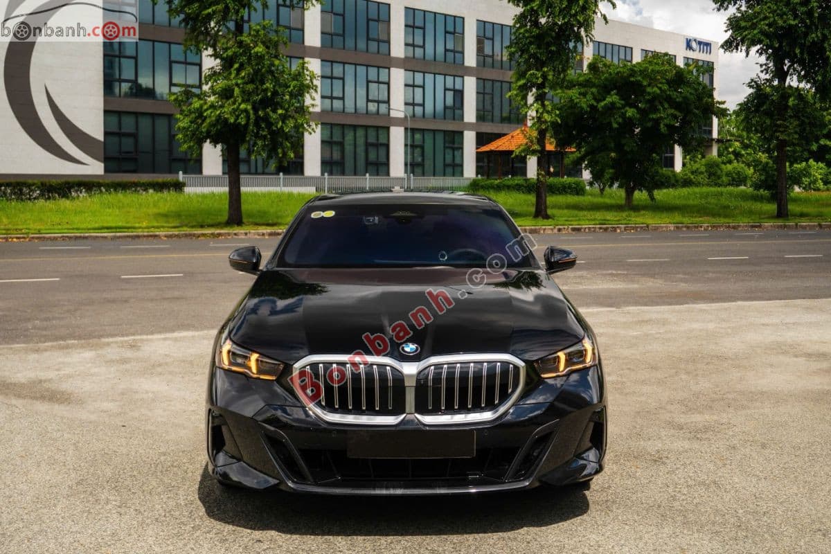 2025 BMW 5 Series 530i M Sport