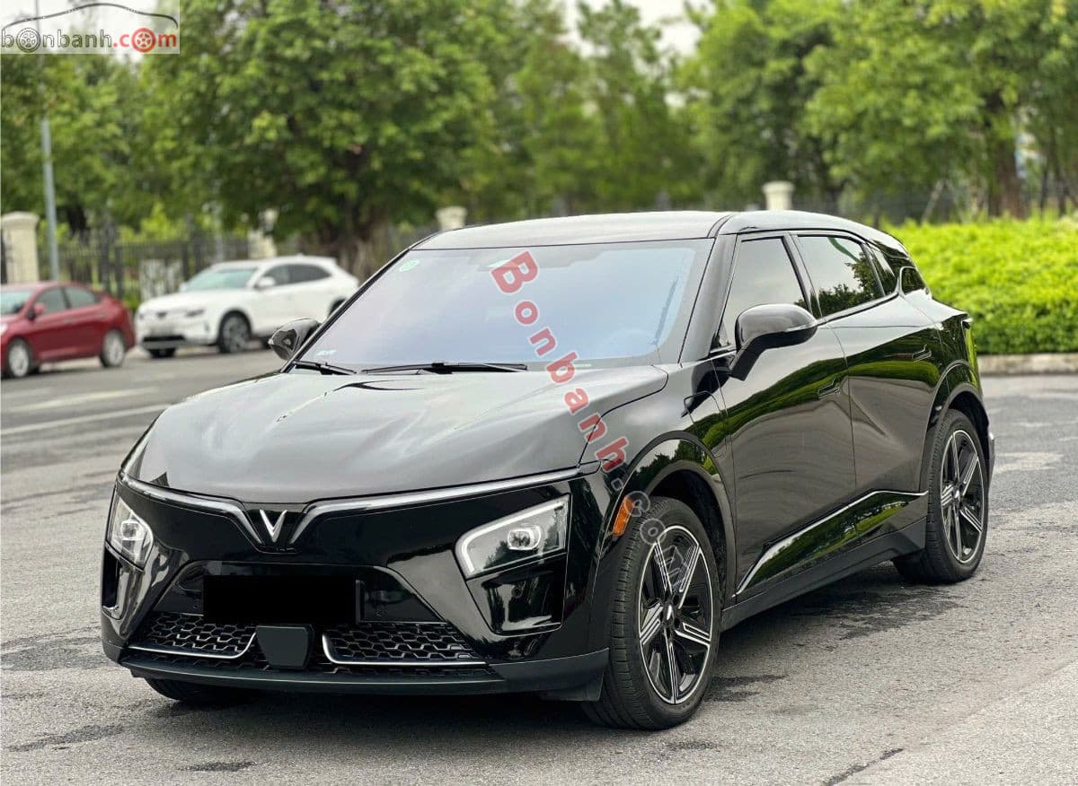2026 VinFast VF7 Plus AWD