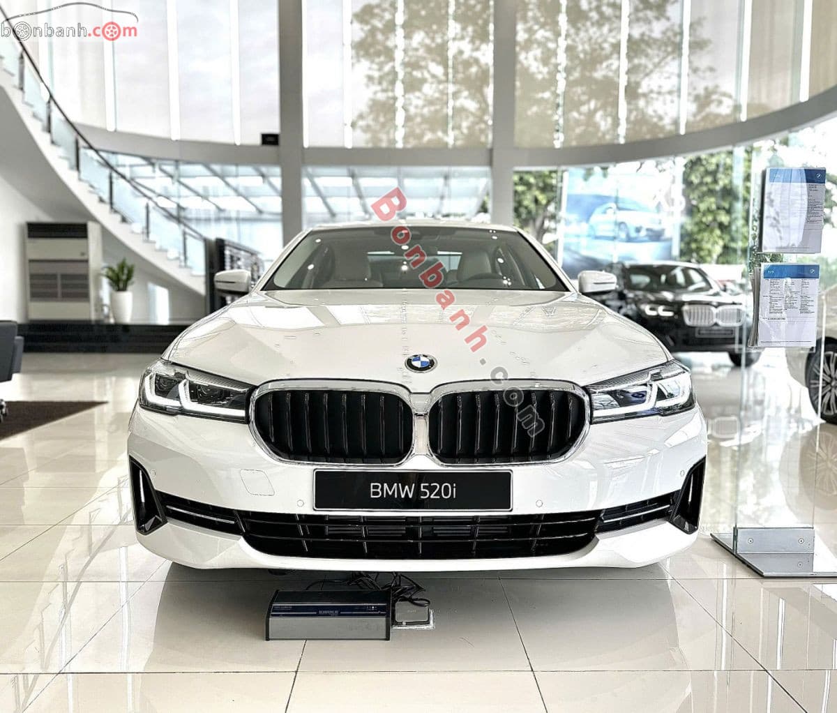 2023 BMW 5 Series 520i