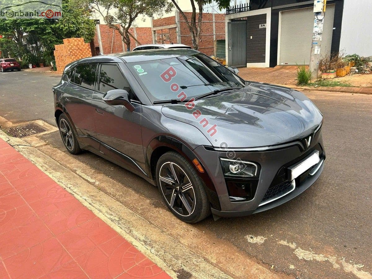 2025 VinFast VF7 Plus AWD