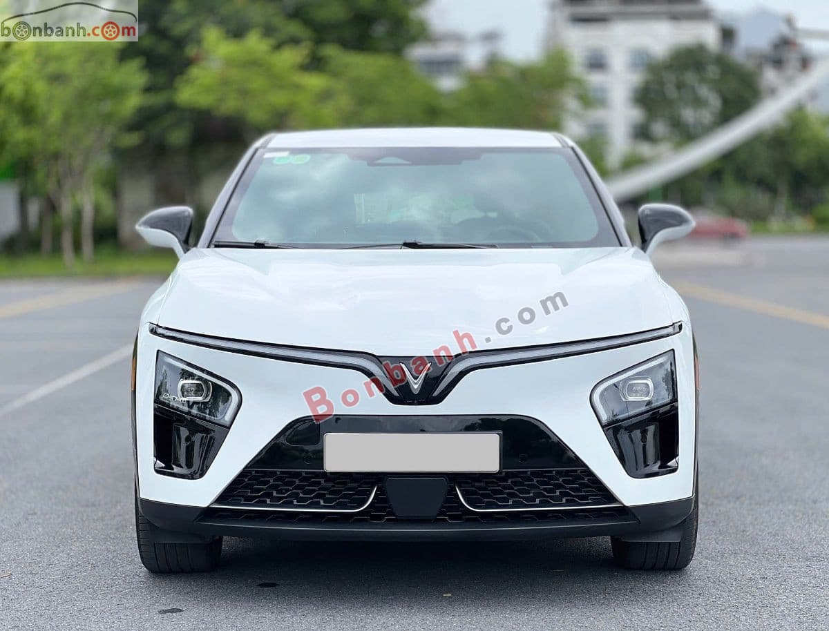 2025 VinFast VF7 Plus AWD
