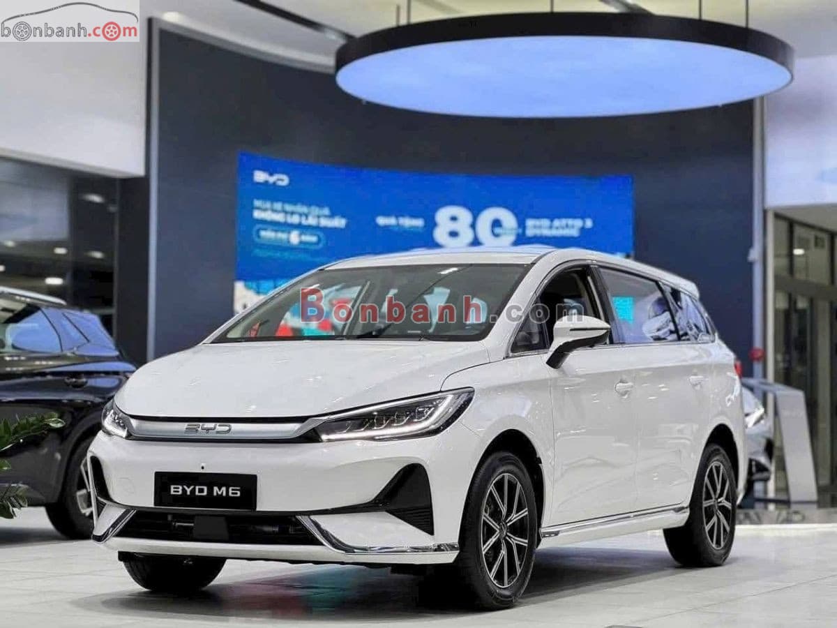 2026 BYD M6 Standard