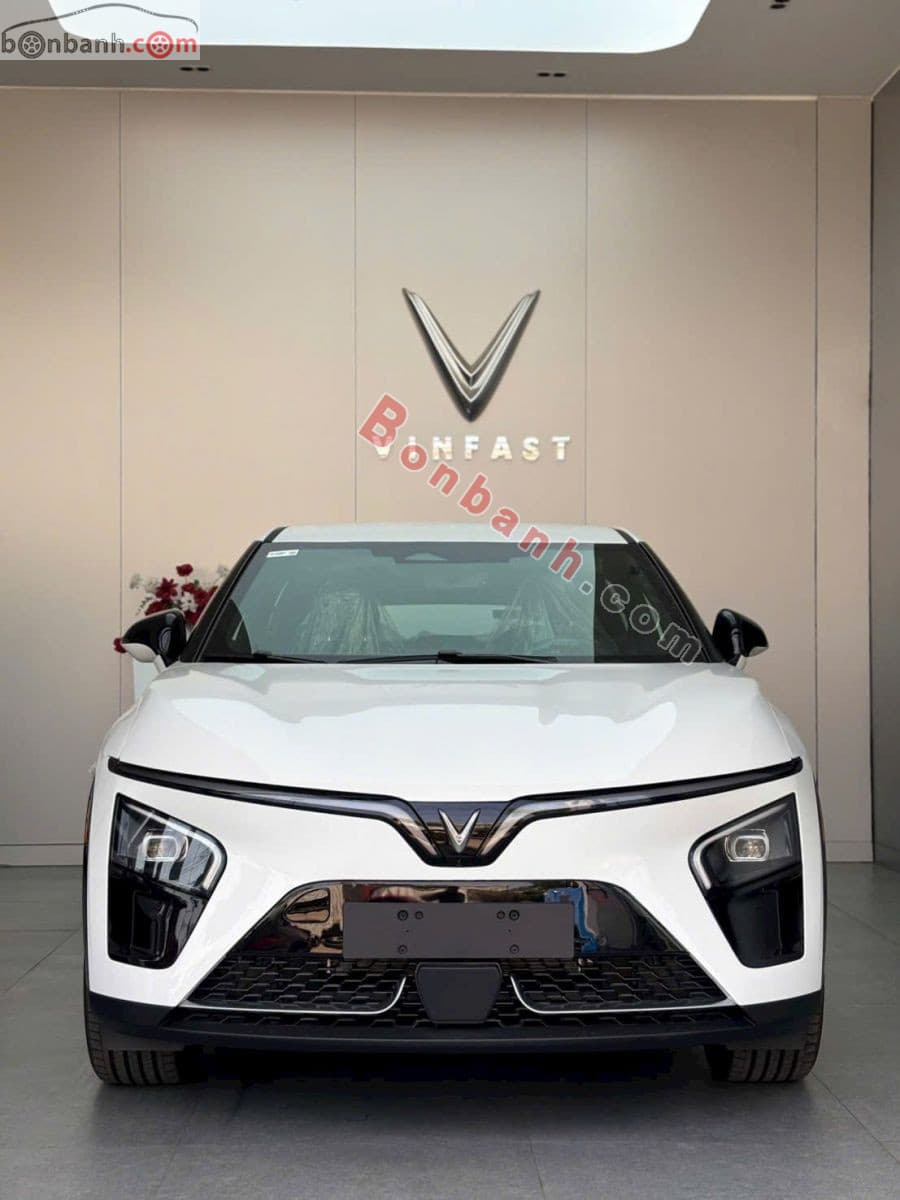2026 VinFast VF7 Plus AWD