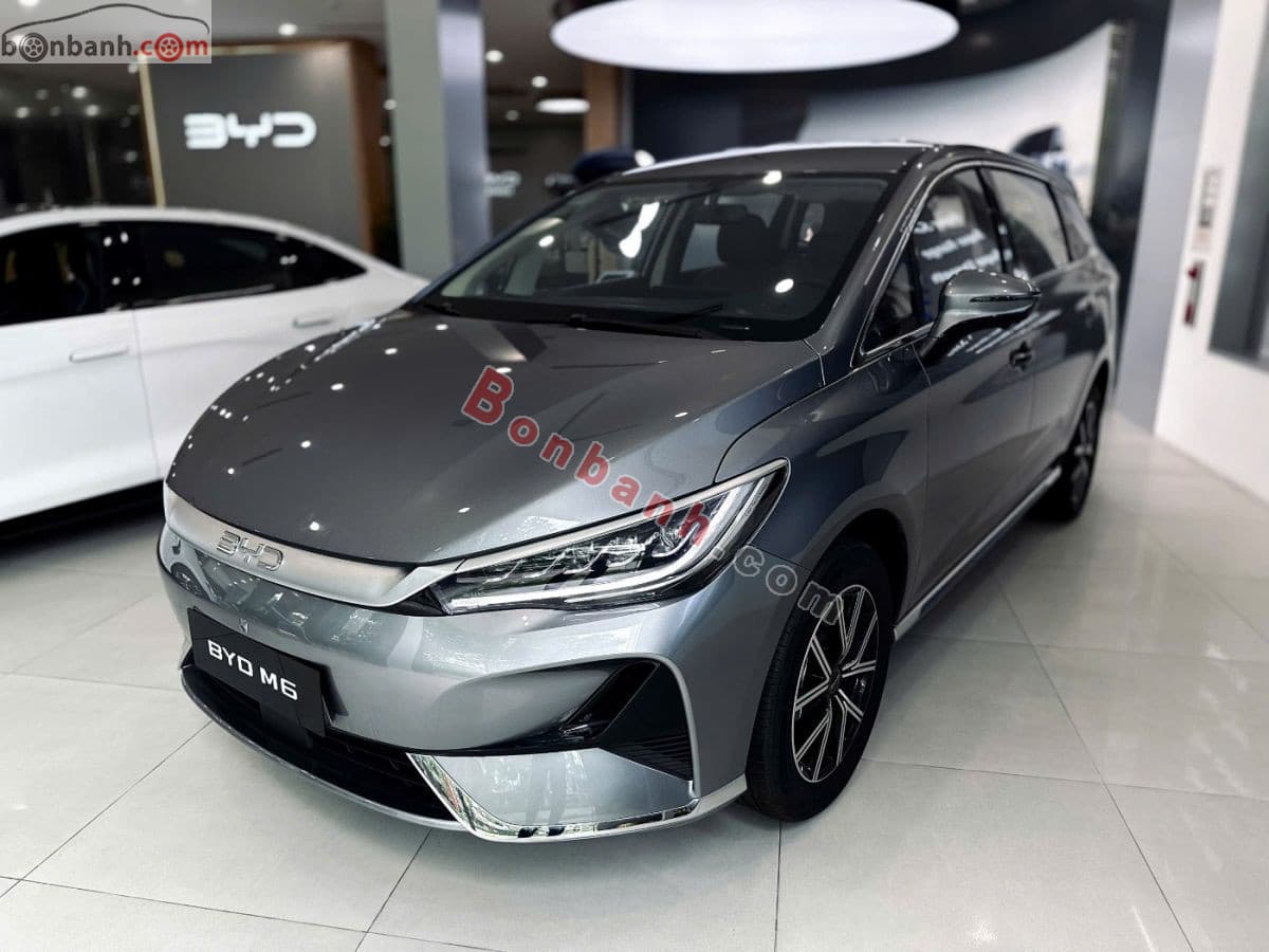 2026 BYD M6 Standard