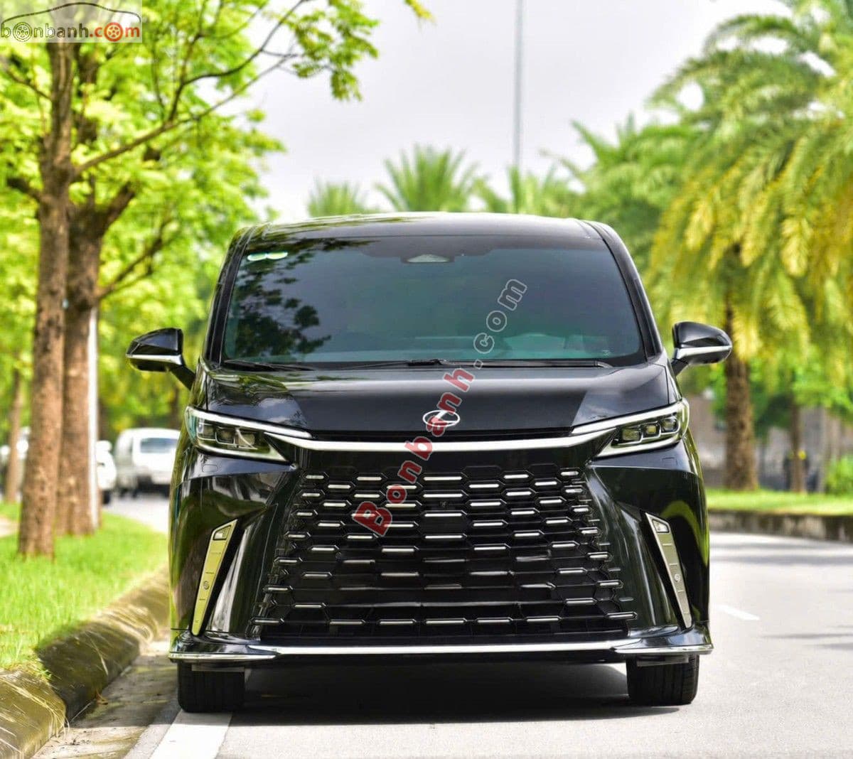 2025 Lexus LM 500h - Image 1
