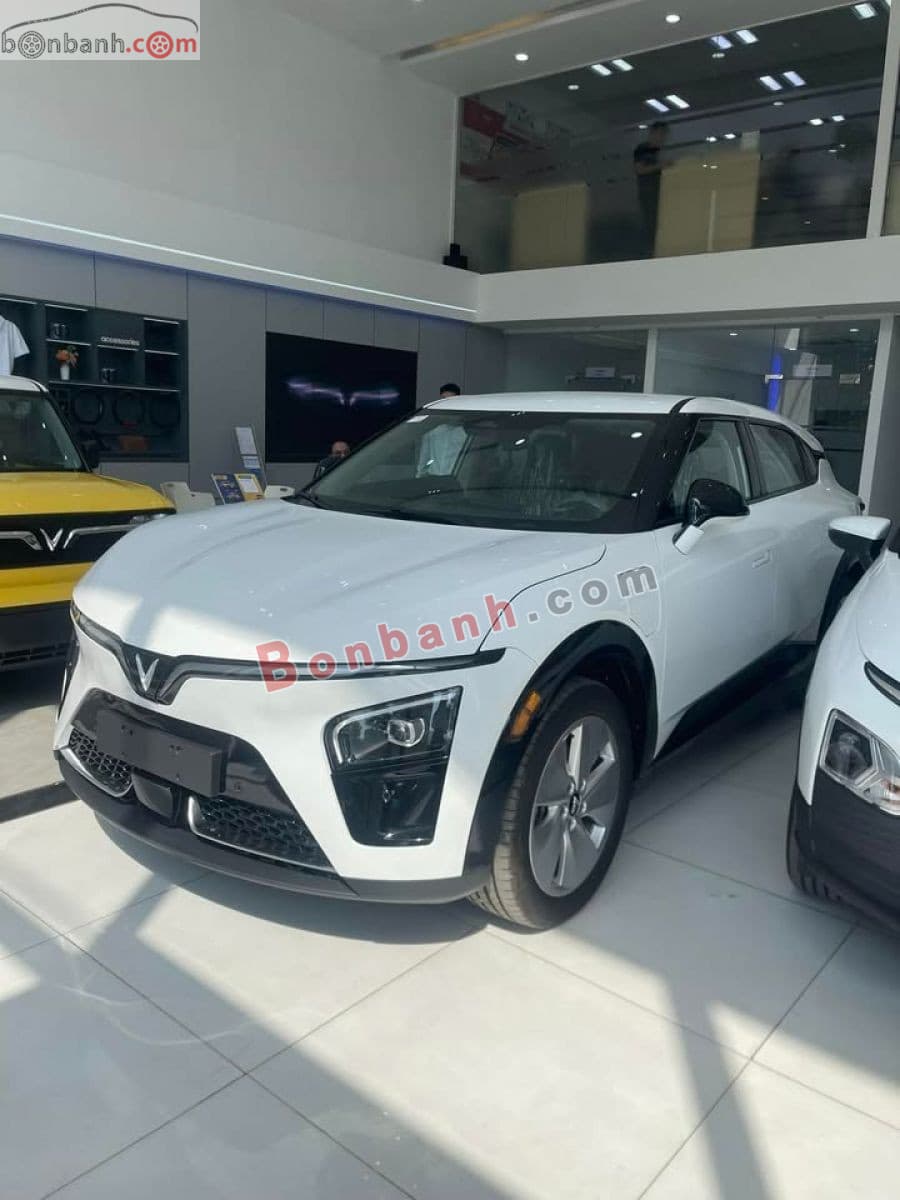 2026 VinFast VF7 Eco