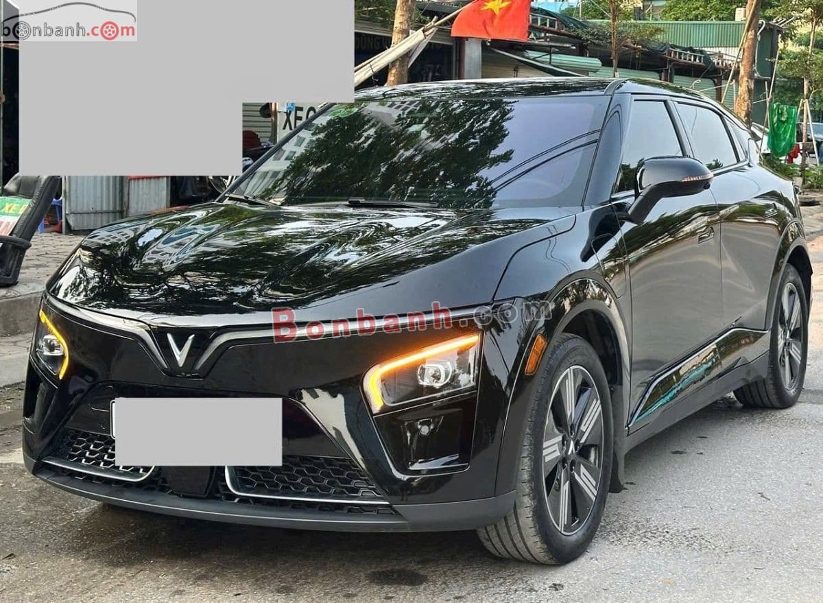2025 VinFast VF7 Eco