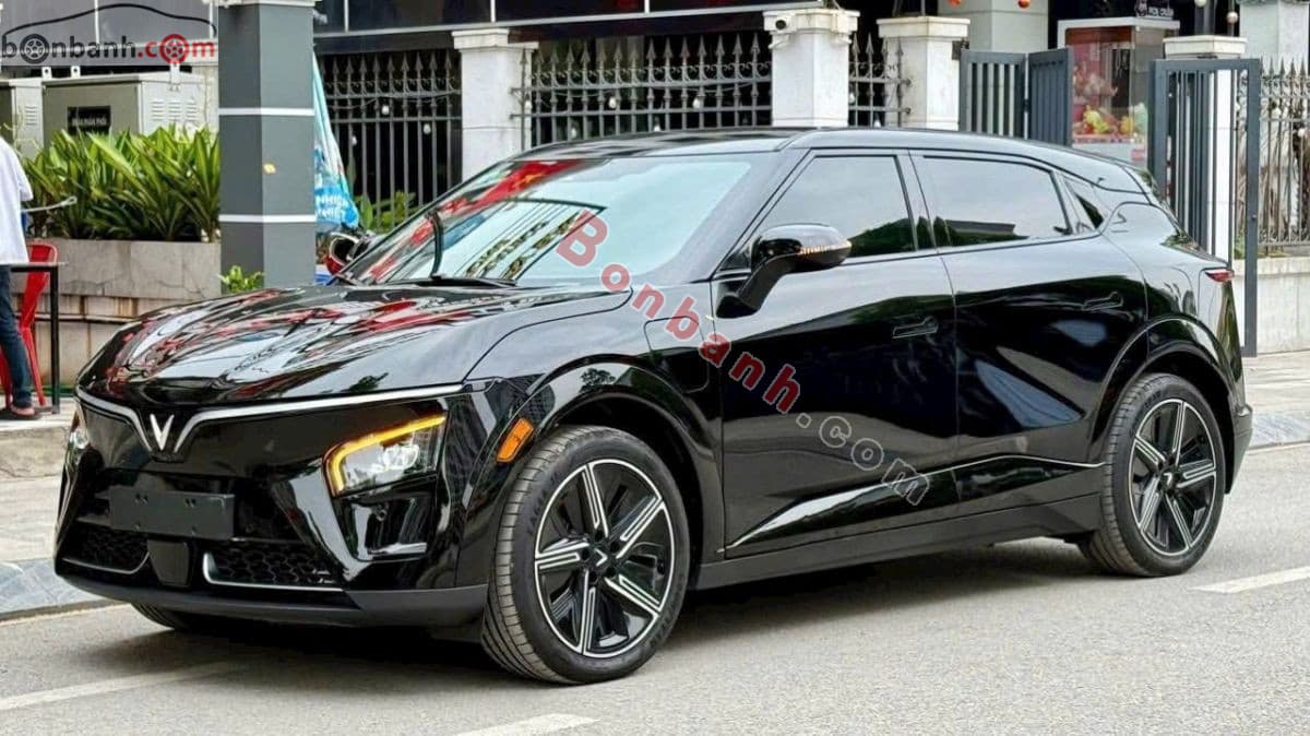 2026 VinFast VF7 Plus AWD