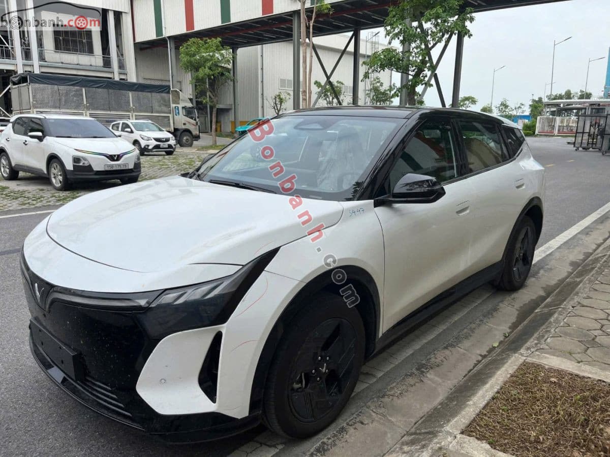 2026 VinFast VF8 Eco