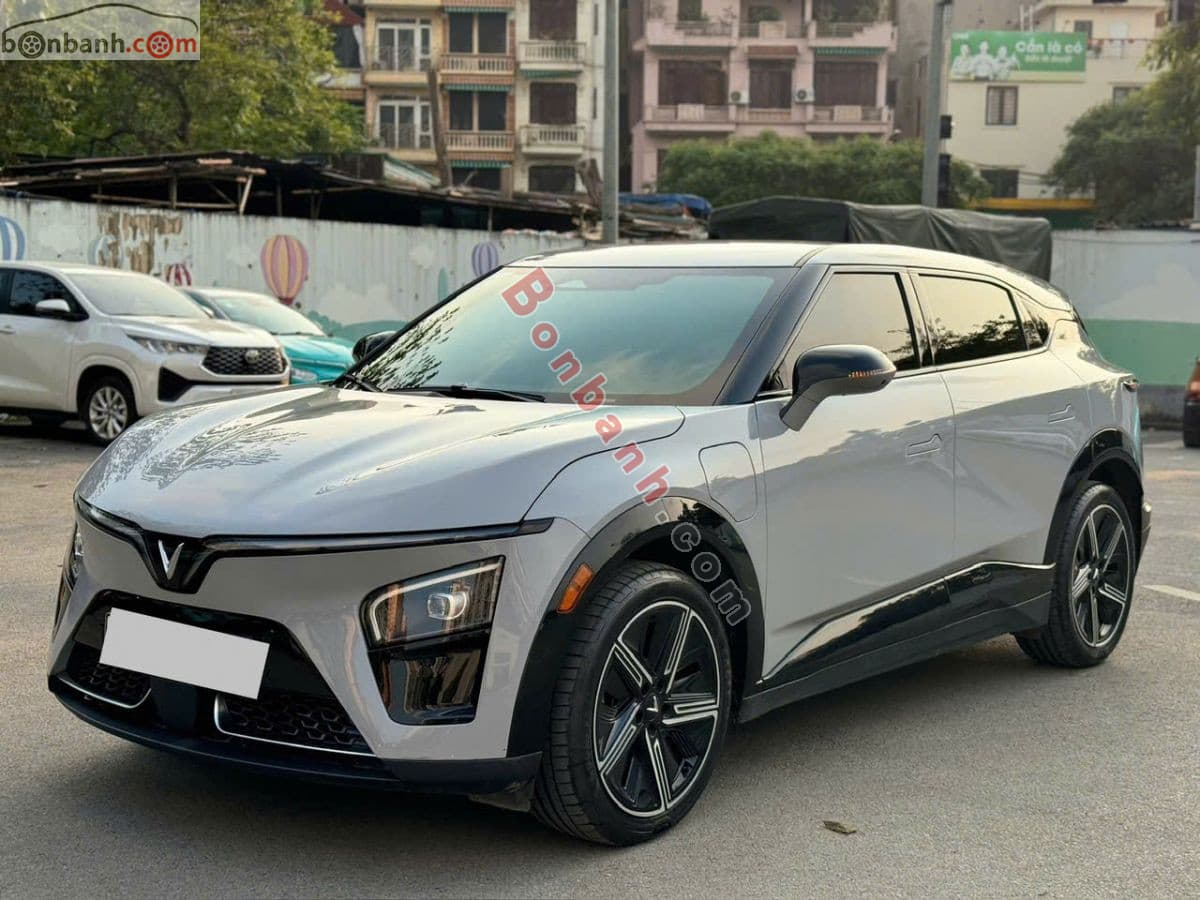 2025 VinFast VF7 Plus