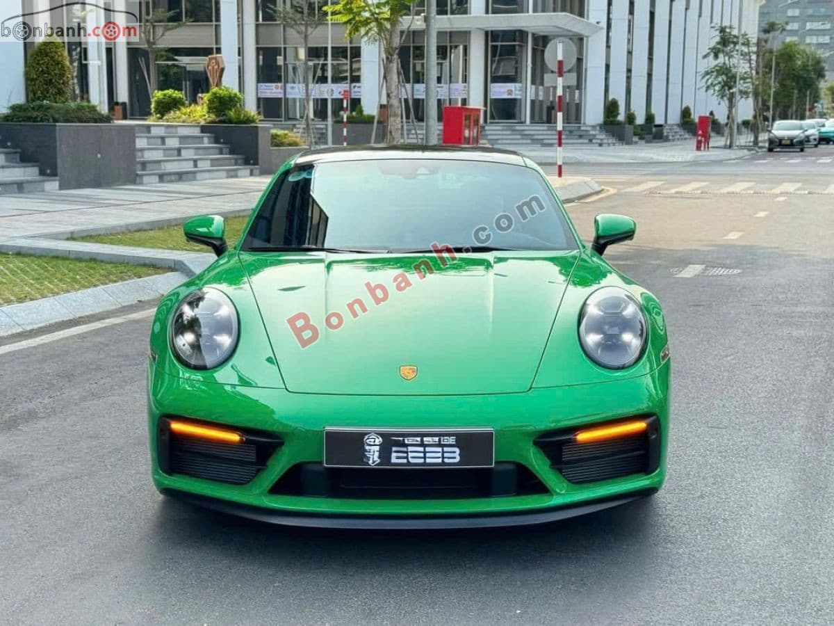 2023 Porsche 911 Carrera 4 GTS