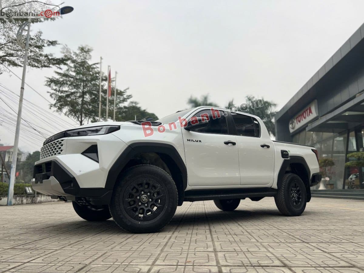 2026 Toyota Hilux Pro 2.8L 4x2 AT - Image 1